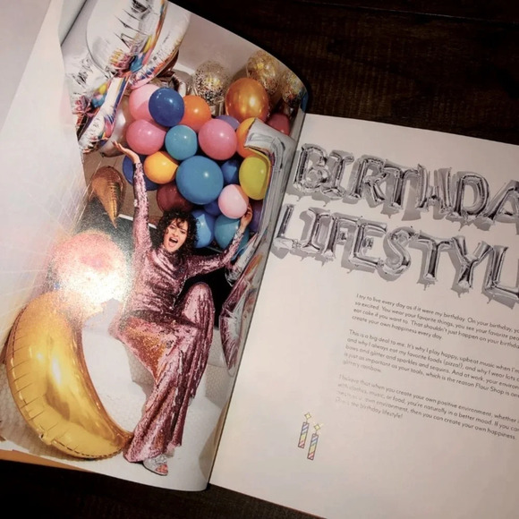 The Power of Sprinkles cake book

By Amirah Kassem 

Coffee table book - Picture 10 of 13